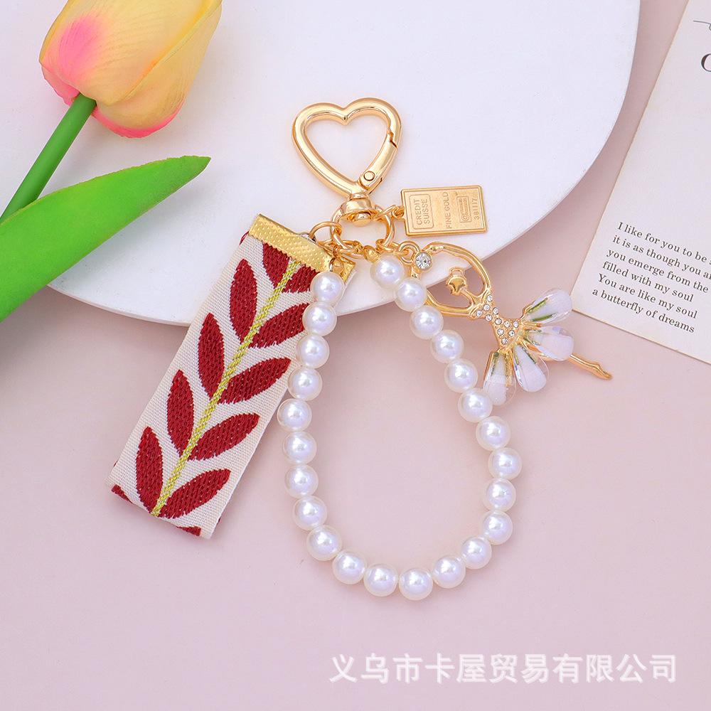 

Геометрическое ожерелье с подвеской из больших и маленьких квадратов One size