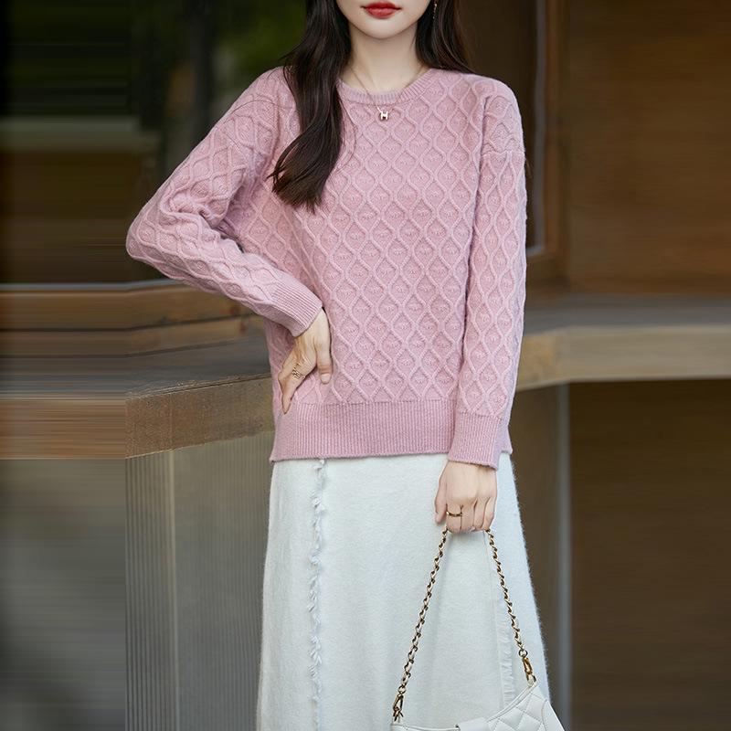 2024 Women's Autumn/Winter Wool Knitwear: Diamond Pattern, Round Neck, Slimming Loose Fit Top