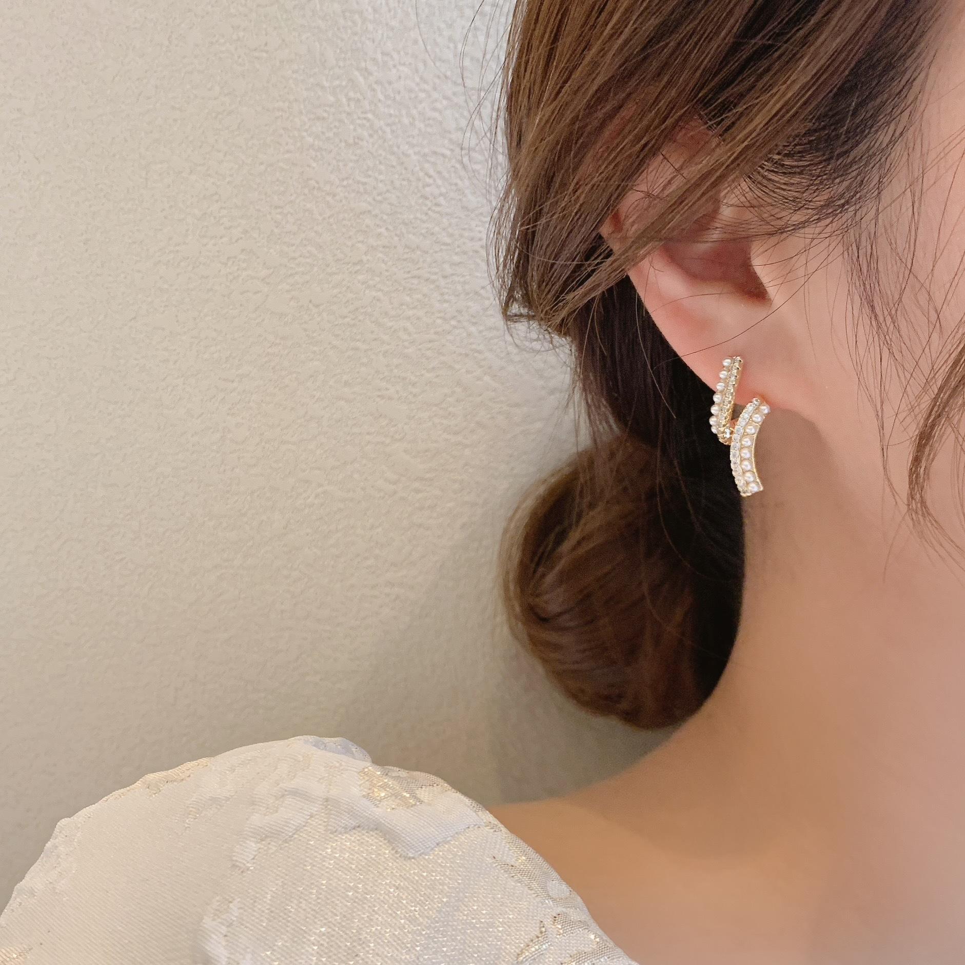 

Серьги Dongdaemun S925 Silver Needle Simple Diamonds Pearl Personality Design, серьги Cold Wind Trendy Girl