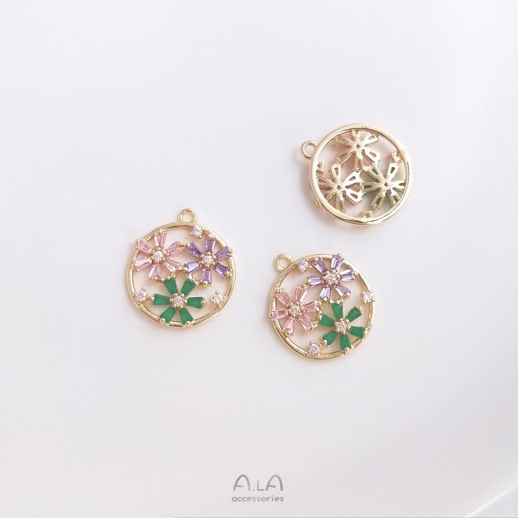 Kolczyki/naszyjnik z zawieszką w kształcie kwiatu z tęczowym okiem, wypełnione 14-karatowym złotem, z kolorowym cyrkoniem.