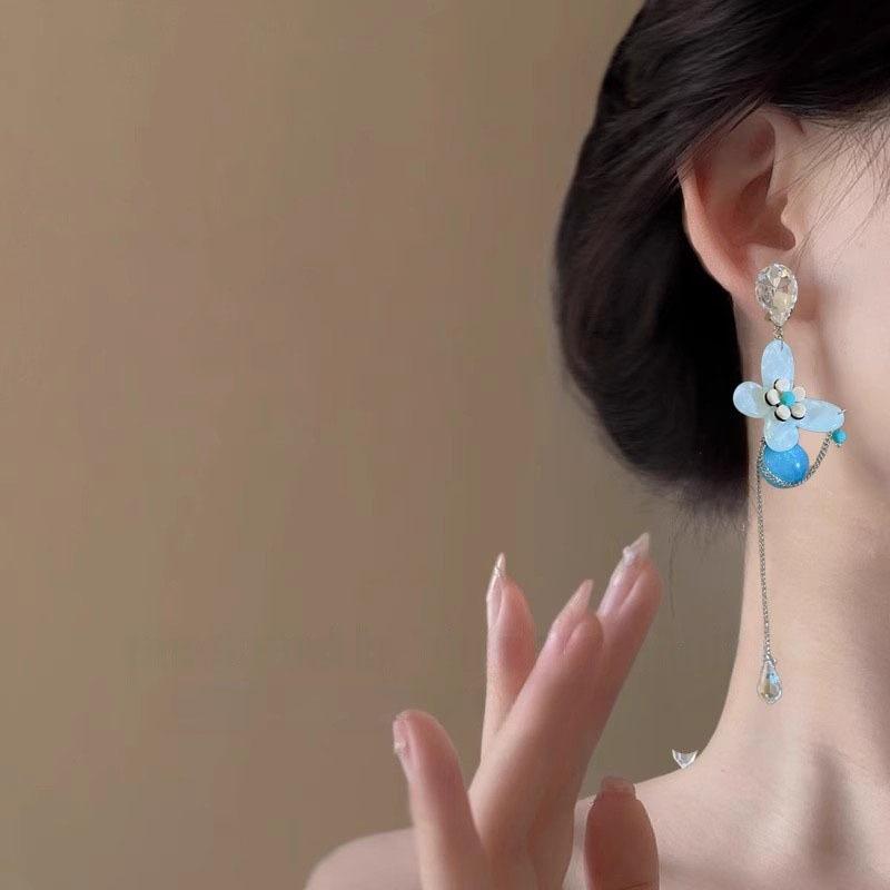 Diamond Butterfly Flower Fringed Earrings Exquisite Fashion Design Stud Earrings, Earrings, Light Luxury Temperament Personalized Earrings