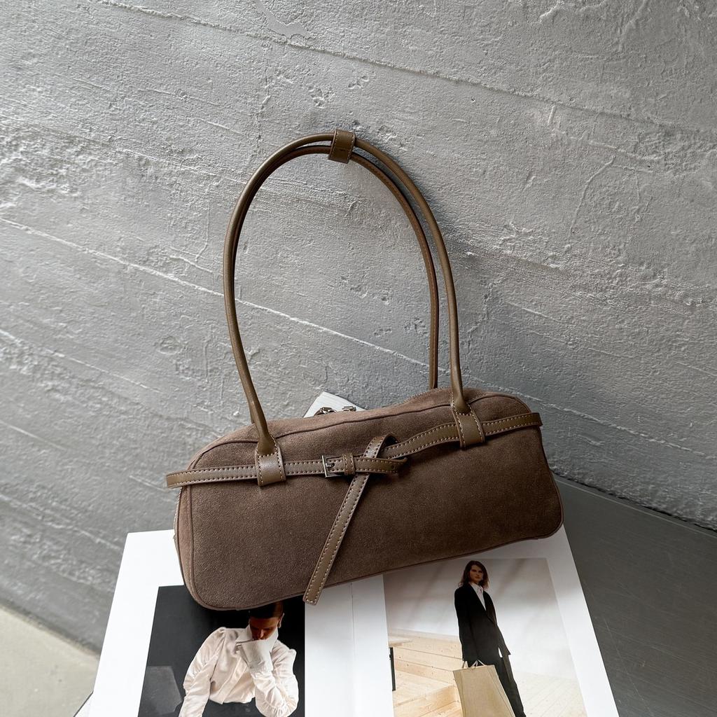 A Niche Retro Bowling Bag for Women, a New Autumn Matte Underarm Bag, a Versatile Baguette Bag, and a Shoulder Bag