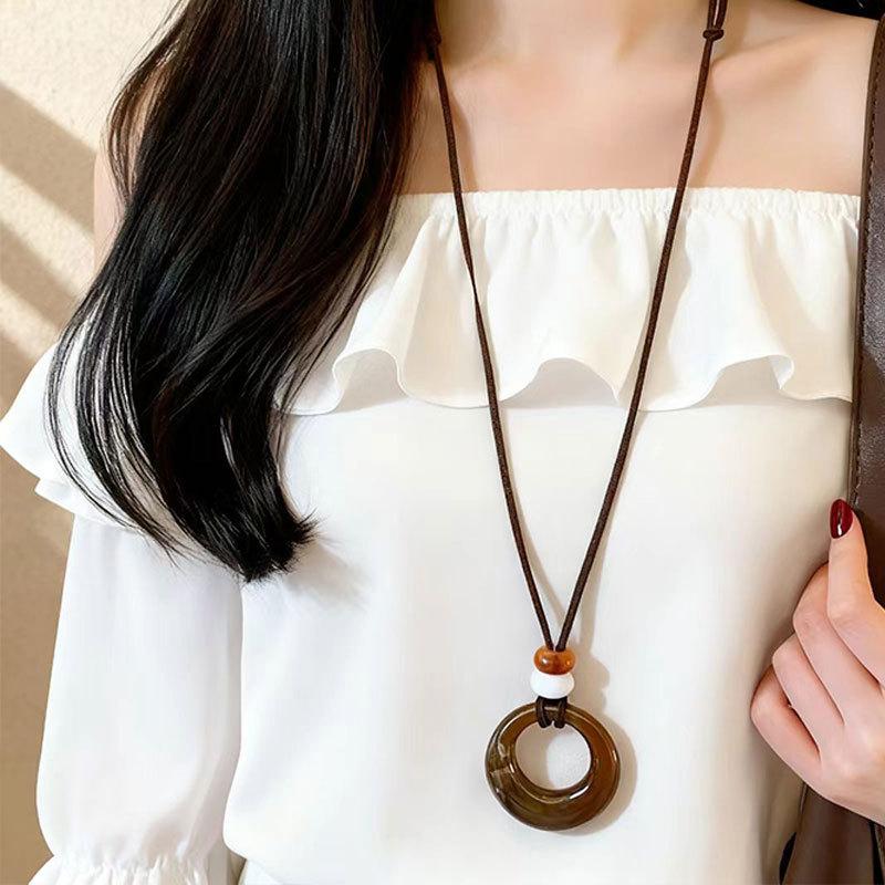 Vintage Long Brown Ring Pendant Necklace Women'S Sweater Atmospheric High-End High-End Sweater Chain Clothes Neck Chain