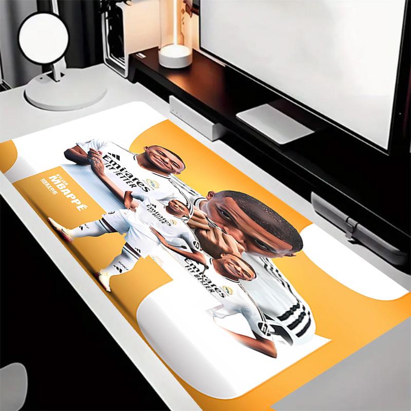 Kylian Mbappé Thema Premium Rutschfestes Mauspade mit Genähten Kanten, Strapazierfähiges Gummi-Material, für Schreibtisch & Gaming Tolle Geschenke