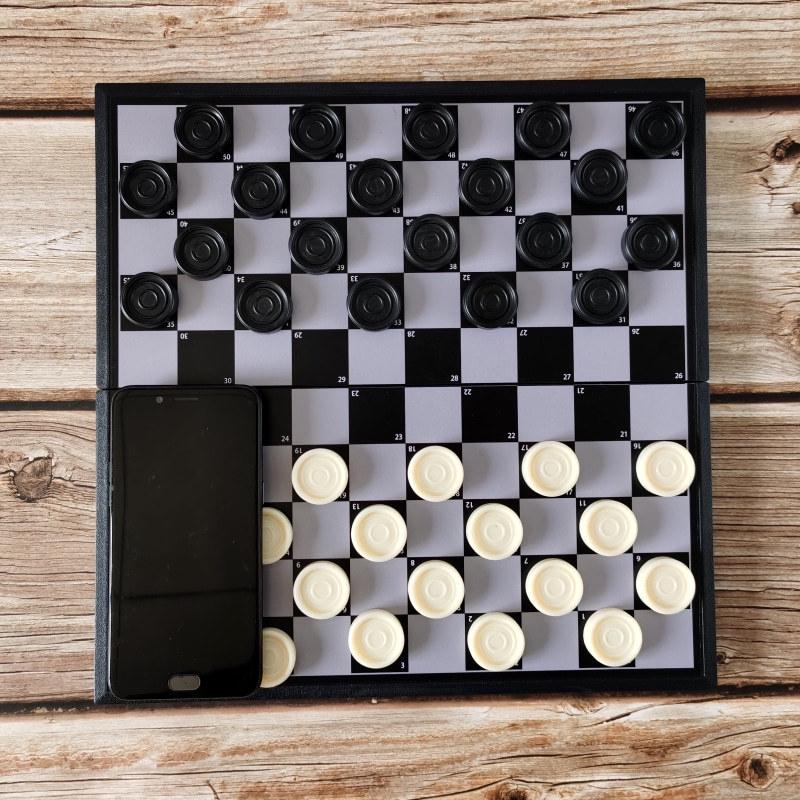 Juego de Damas Magnético: Tablero de Ajedrez Plegable Blanco y Negro de 100 Casillas para Estudiantes y Niños