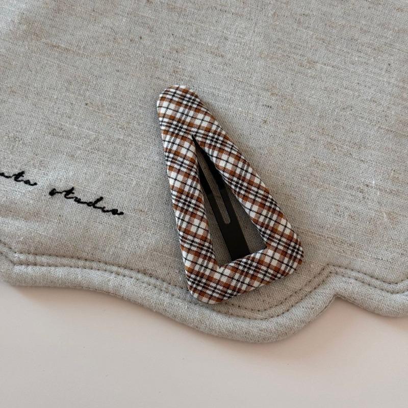 1PcVintage Plaid Triangle Hair Clips Classic Checkered Fabric Barrettes Girls Daily Casual Hair Styling Fashion Hair Accessories