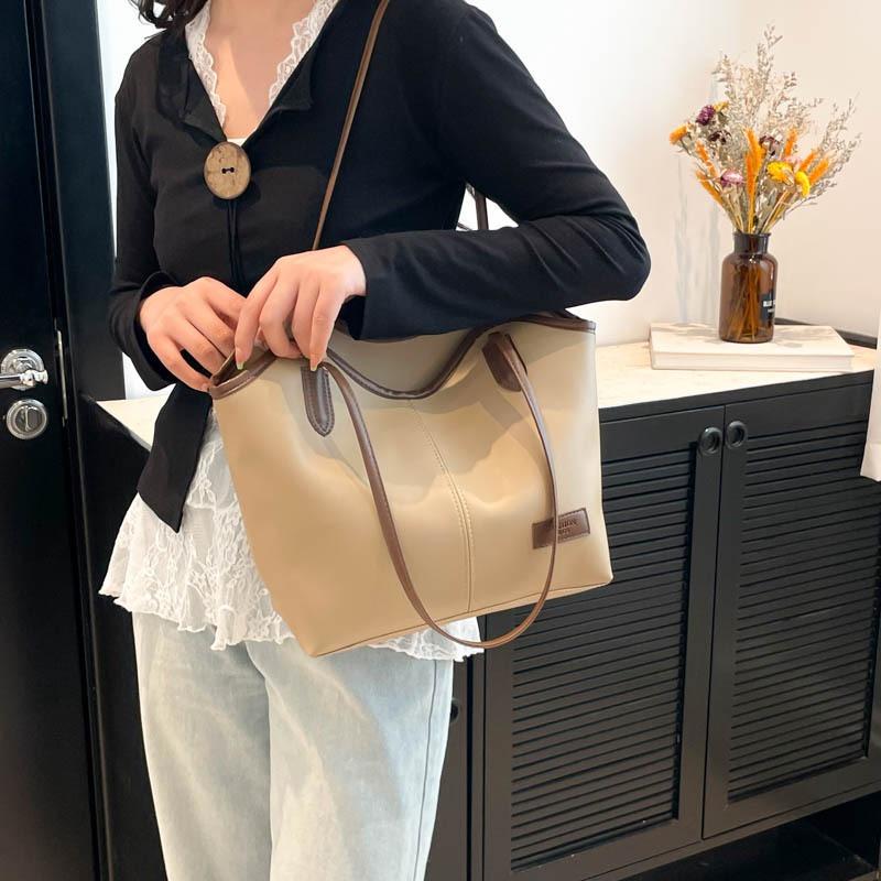 Large capacity spring and summer new versatile tote bag fashion casual shoulder bag texture simple commuter armpit bag