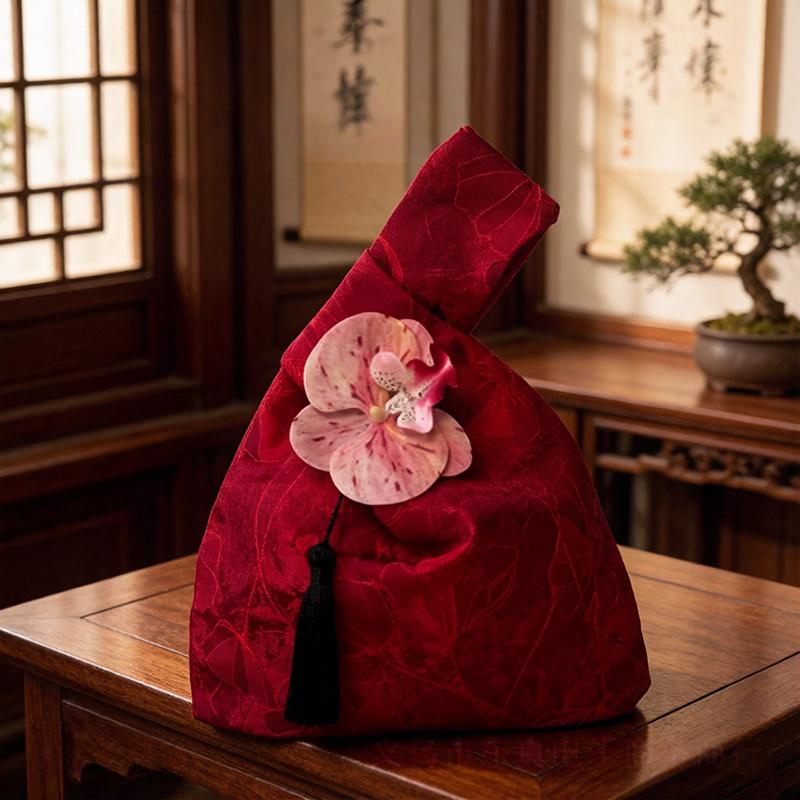 New Chinese Style Knot Wrist Bag Tassel Flower Pendant Cheongsam Hanfu Accessories Wrist Bag Small Tote Bag Wedding Handbags