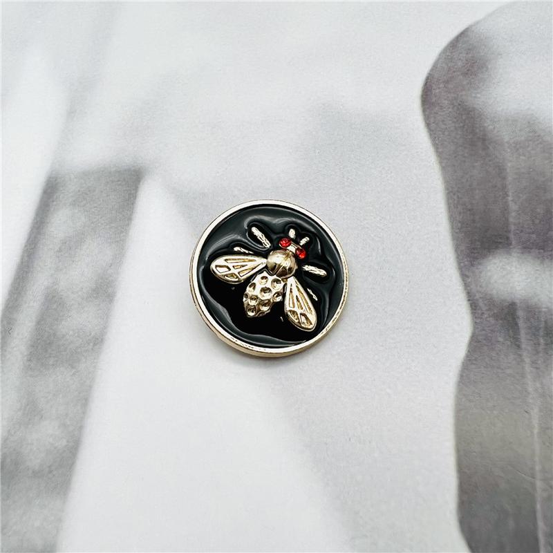 FCXDG Fashion Metal Buttons for Clothing Sewing Bee Design Round Vintage Buttons Coat Jacket Knitted Sweater Decorative Buttons