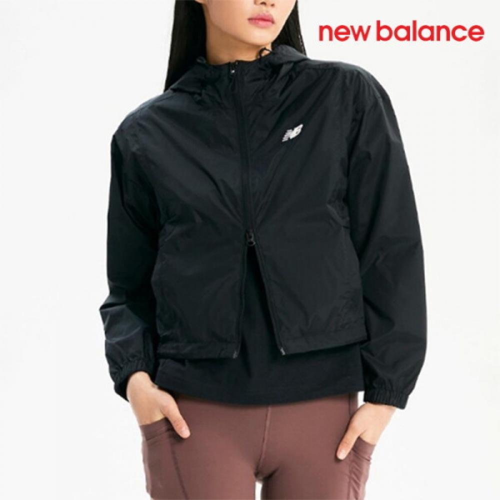 New Balance Women S Jacket Women S eSSential Running G30  Nbnme2w002
