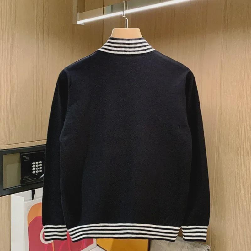 Pánský trendy pruhovaný černobílý kardigan se stojáčkem: Evropský a americký podzimní styl svetr