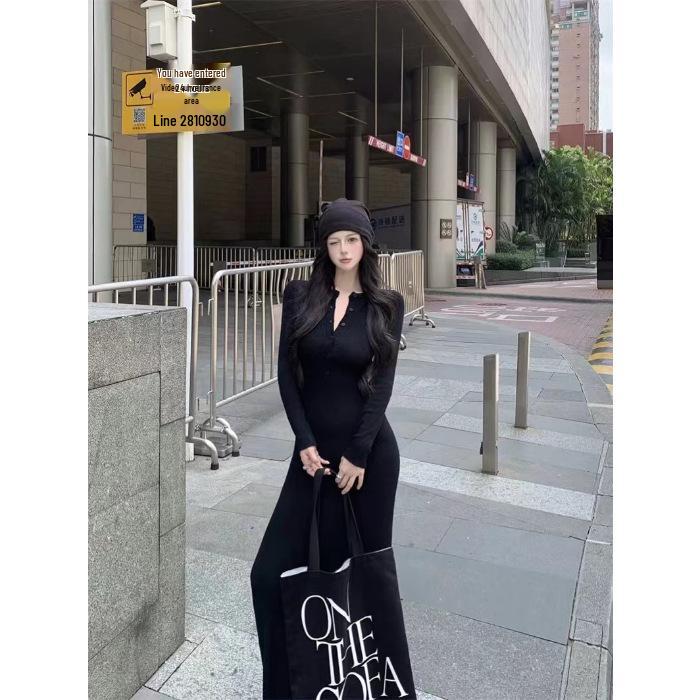 French V-Neck Slim-Fit Knitted Long-Sleeve Dress for Women - Early Autumn 2024 Waist-Cinching Hip-Hugging Style