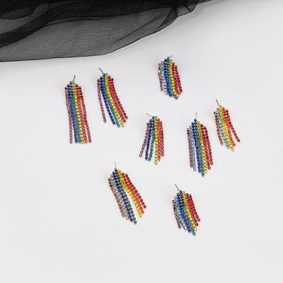 Boucles d'oreilles à pampilles arc-en-ciel serties de diamants, Ambiance Mode, Boucles d'oreilles à clous Tendance Style Défilé, Personnalisées