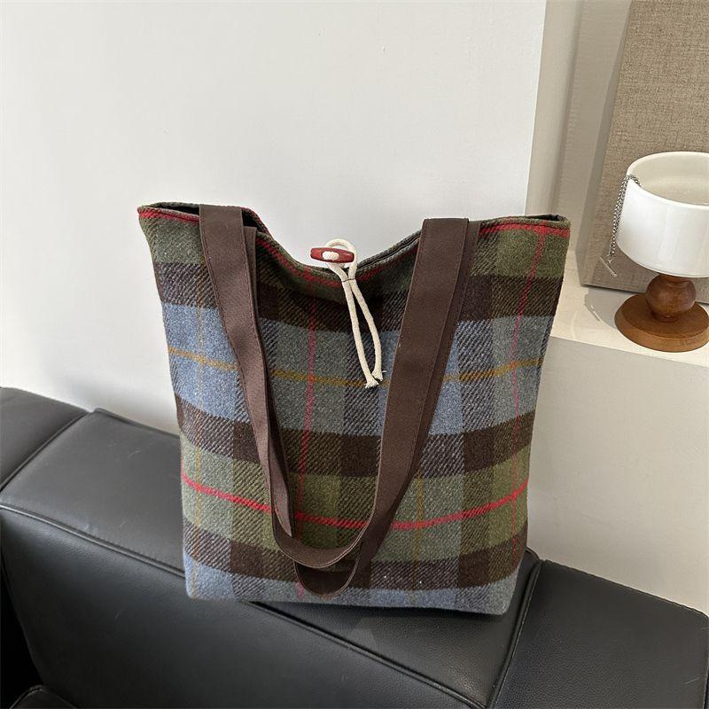 

Autumn and winter large-capacity commuting, high-end tote bag, women s 2025 new woolen plaid single shoulder messenger bag синий