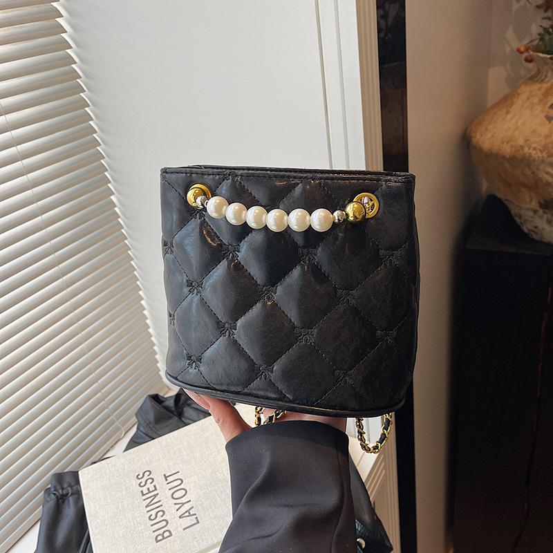 Korean version of fashion diamond chain bag women's bag 2025 new simple bucket bag niche shoulder messenger bag