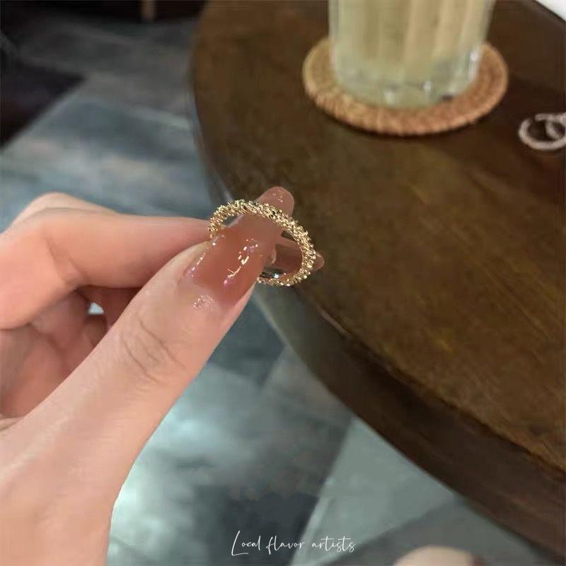 

Элегантное регулируемое женское кольцо в холодном стиле - Роскошный дизайн 2023 года