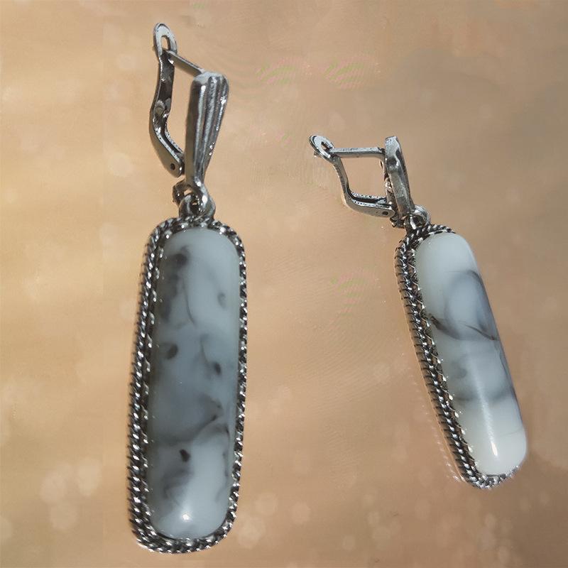 Chalcedony Imitation Natural Stone Earrings Are Small, Exquisite and Versatile Earrings. They Are Fashionable and Retro Bohemian Accessories