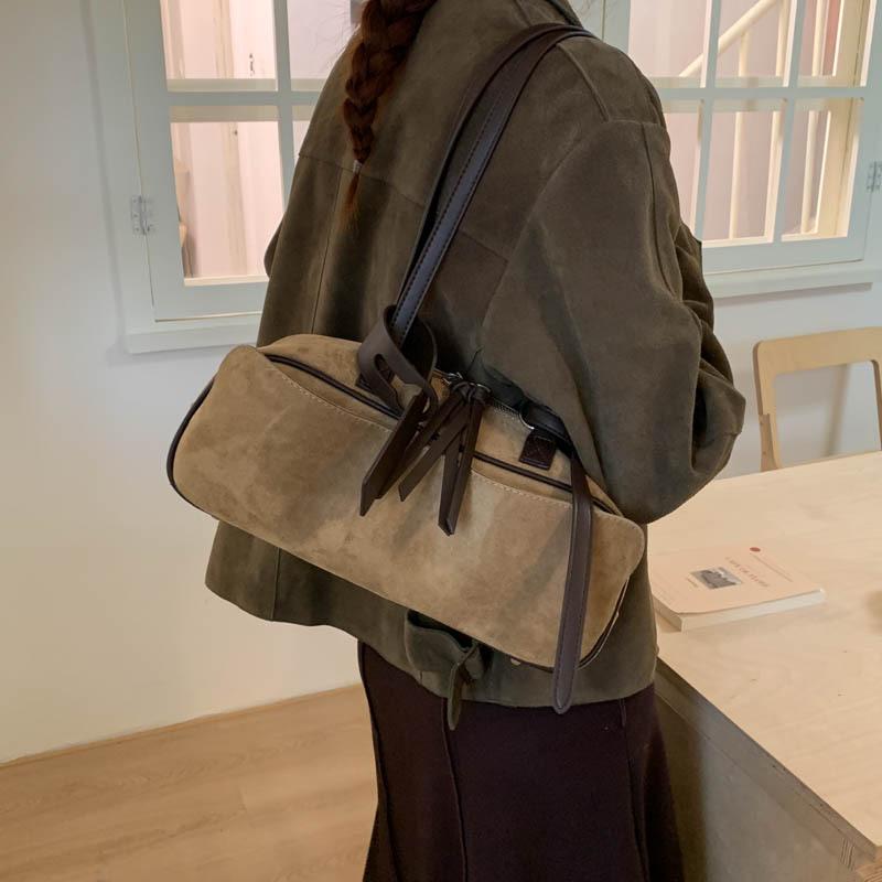 Retro Portable Bowling Bag Women's Autumn and Winter 2025 New Trendy Fashion Suede Underarm Bag Niche Commuter Bag