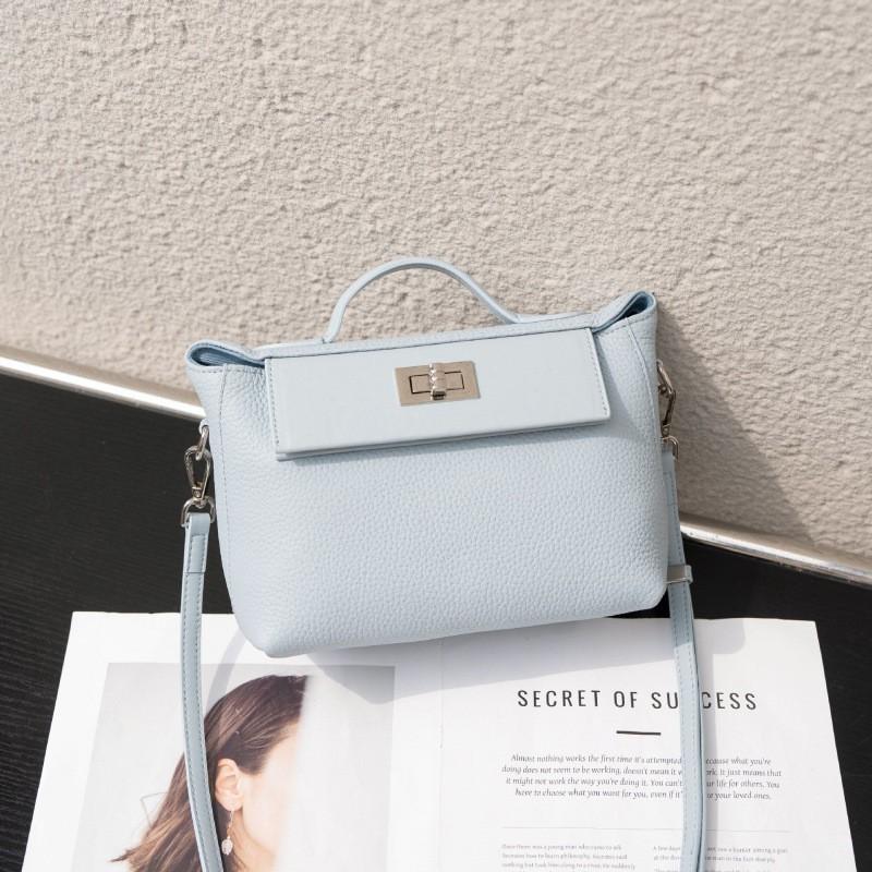 All-matching Retro Design Top-layer Cowhide 2026 Lock-up Fashionable Casual Commuting Portable One-shoulder Cross-body Bag