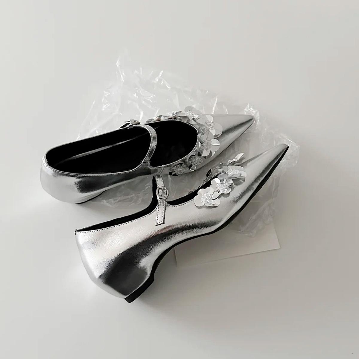 

Sheepskin version~ pointed silver sequined flower Mary Jane women s shoes one-word buckle with light mouth French inner height increase single shoes 35
