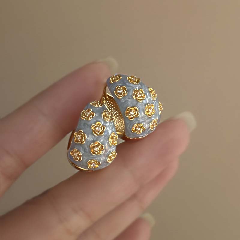 

Retro White Rose Flower Paved Hoop Earrings For Women New Elegant Drip Oil Flower Earrings Jewelry Bijoux Gift
