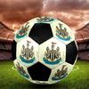 Pallone da Calcio Newcastle United F.C. Colorato Per Tutte le Età Cucito a Macchina PVC Pronto per la Competizione Resistente Alta Resilienza.TAGLIA5