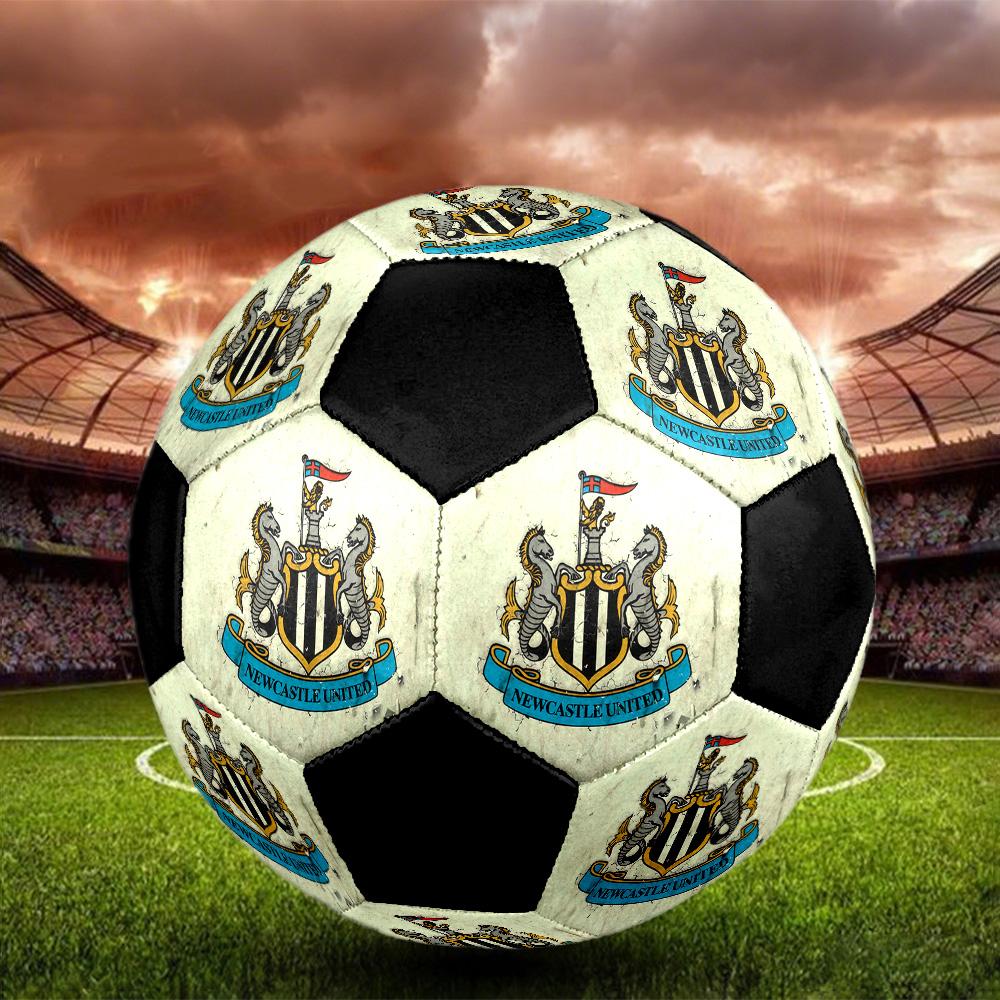 Pallone da Calcio Newcastle United F.C. Colorato Per Tutte le Età Cucito a Macchina PVC Pronto per la Competizione Resistente Alta Resilienza.TAGLIA5