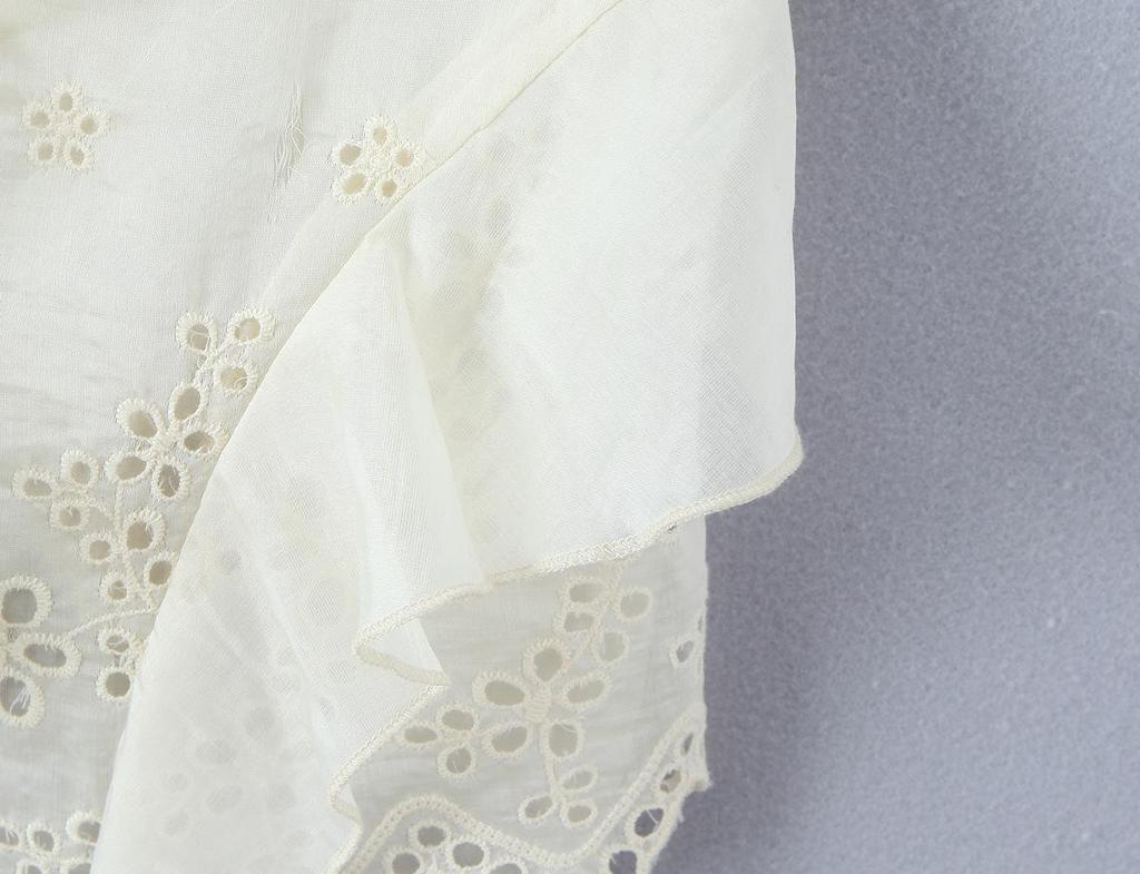 Retro-Chic-Top mit V-Ausschnitt, Stickerei und Lochmuster