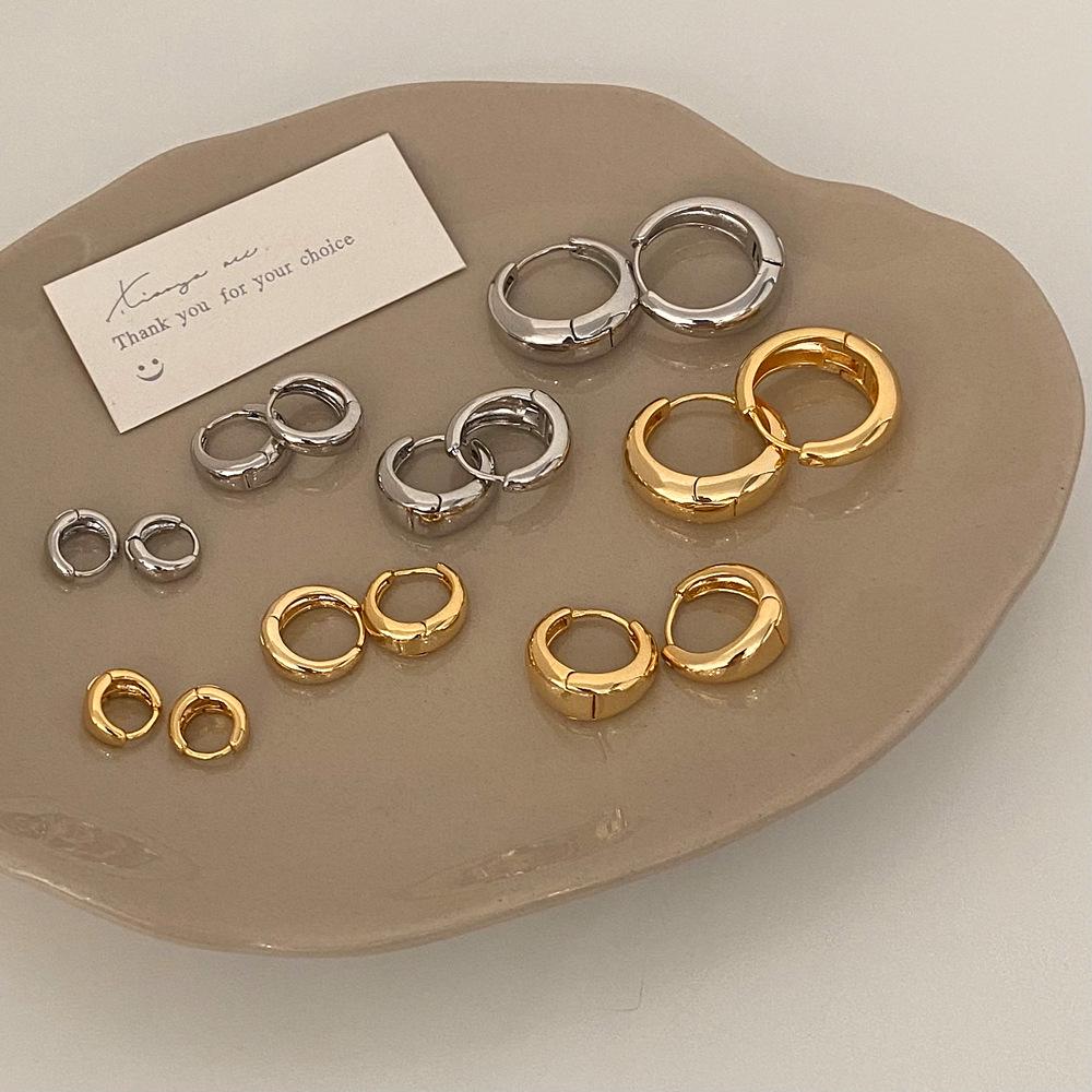 Minimalist 2024 Gold Hoop Earrings - New Trendy Niche High-End Cold Style Ear Cuffs