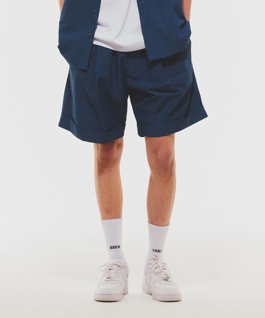 BEENTRILL One-Pleat Cuff Oversized Shorts (Indigo)