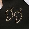 Kreative afrikanische Karten-Unregelmäßige Hängeohrringe - Ausgeschnittene Linie Mode-Statement.
