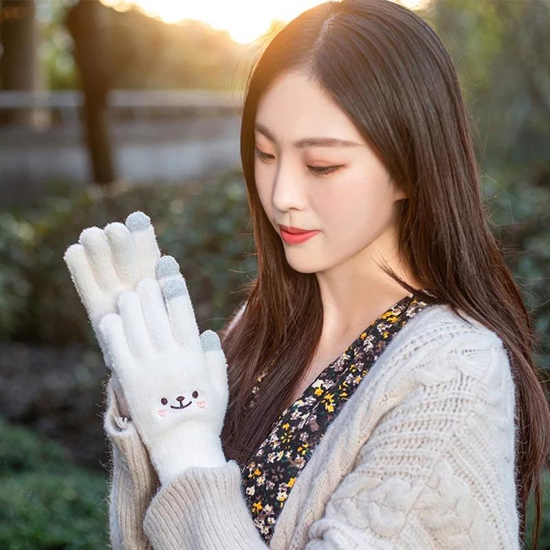 Kawaii Gloves Female Cute Cartoon Embroidered Bear Touchscreen Gloves Autumn Winter Warm Women Shopping Knit Gloves Soft Gloves