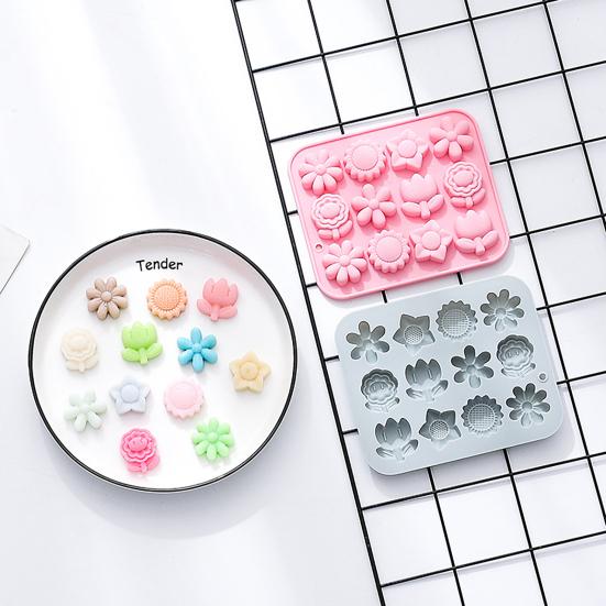 

Cake Mold 12 Compartments Food Grade Non-slip Easy Demoulding Labor-saving DIY Non-stick Surface Sunflower Tulip Pastry Mold Kitchen Gadget