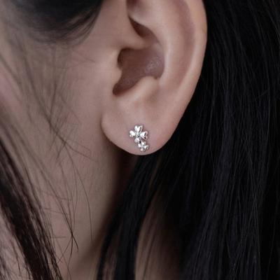 ANOTHER CELL Unity Clover Earring