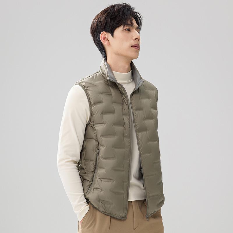 Leichte Daunenweste für Herren - Herbst/Winter Stehkragen Gilet mit Innenlage aus weißer Entendaune. Kurze, ärmellose Jacke.