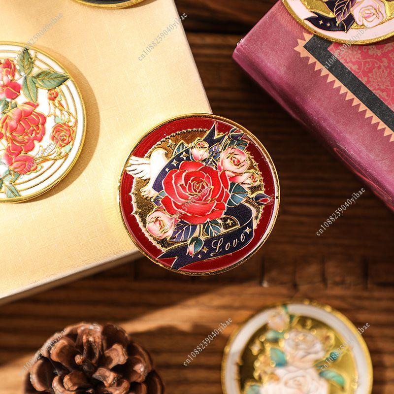 Love and Deepspace Sylus Qinche Farbige Rose Münze Anime Cosplay Wunschmünze Reise Jubiläum Geburtstagsgeschenk für Freunde Spielfans