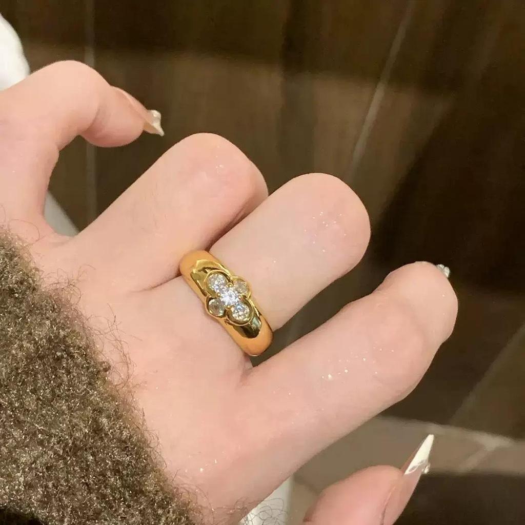 Customizable Elegant Flower Design Adjustable Ring for Women - Fashionable and Versatile Jewelry Accessory for Index Finger.