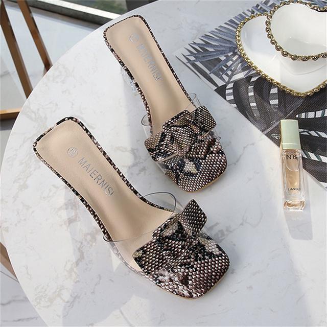 

Летние пикантные женские шлепанцы на высоком каблуке 8 см со змеиным принтом, шлепанцы с прозрачными кристаллами, туфли на низком каблуке с серпантином, обувь больших размеров 35 коричневый