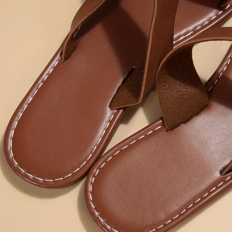 Damen Außenhandel Übergröße Europäischer und amerikanischer Stil Neue coole Hausschuhe Sommer Casual Oberbekleidung Zehenbedeckung Wort mit flachen Sohlenhausschuhen