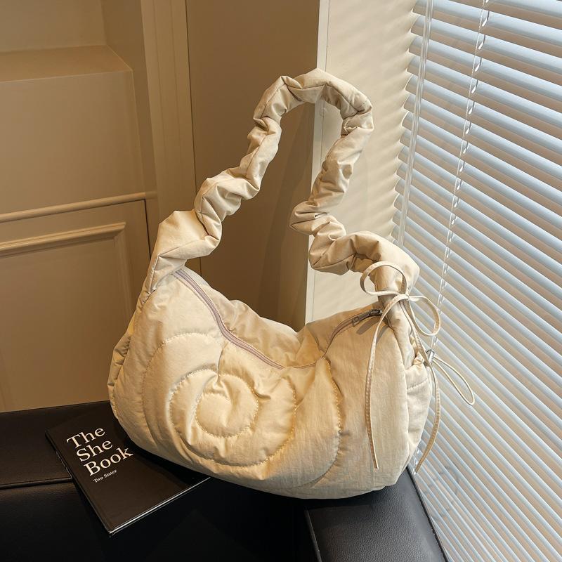 Casual large-capacity bag women's 2025 new fashion pleated dumpling bag lightweight and simple shoulder messenger bag