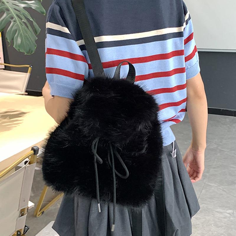 Winter Niedlich Plüsch Lässige Rucksäcke Mode Exquisit Große Kapazität Umhängetasche Einfach Trendy Tragbar Damenrucksack