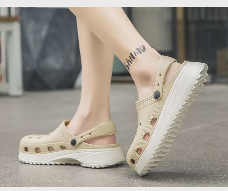 Męskie transgraniczne antypoślizgowe sandały z zakrytymi palcami z grubą miękką podeszwą na lato do użytku na zewnątrz i na plaży.