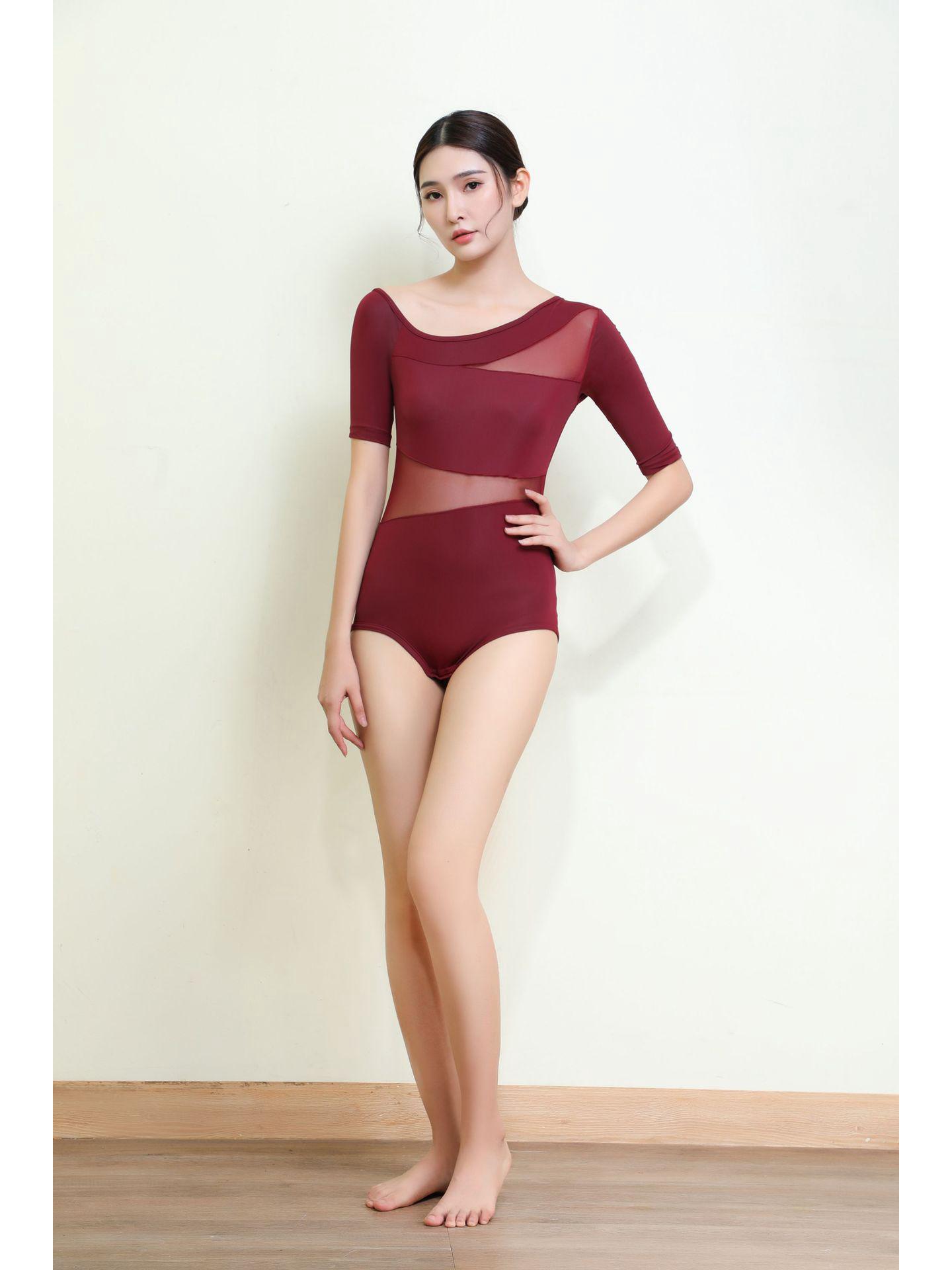 

Комплект для тренировок танцев из пряжи, соединенной внахлест: Купальник и расклешенные брюки с темной пряжкой XXL