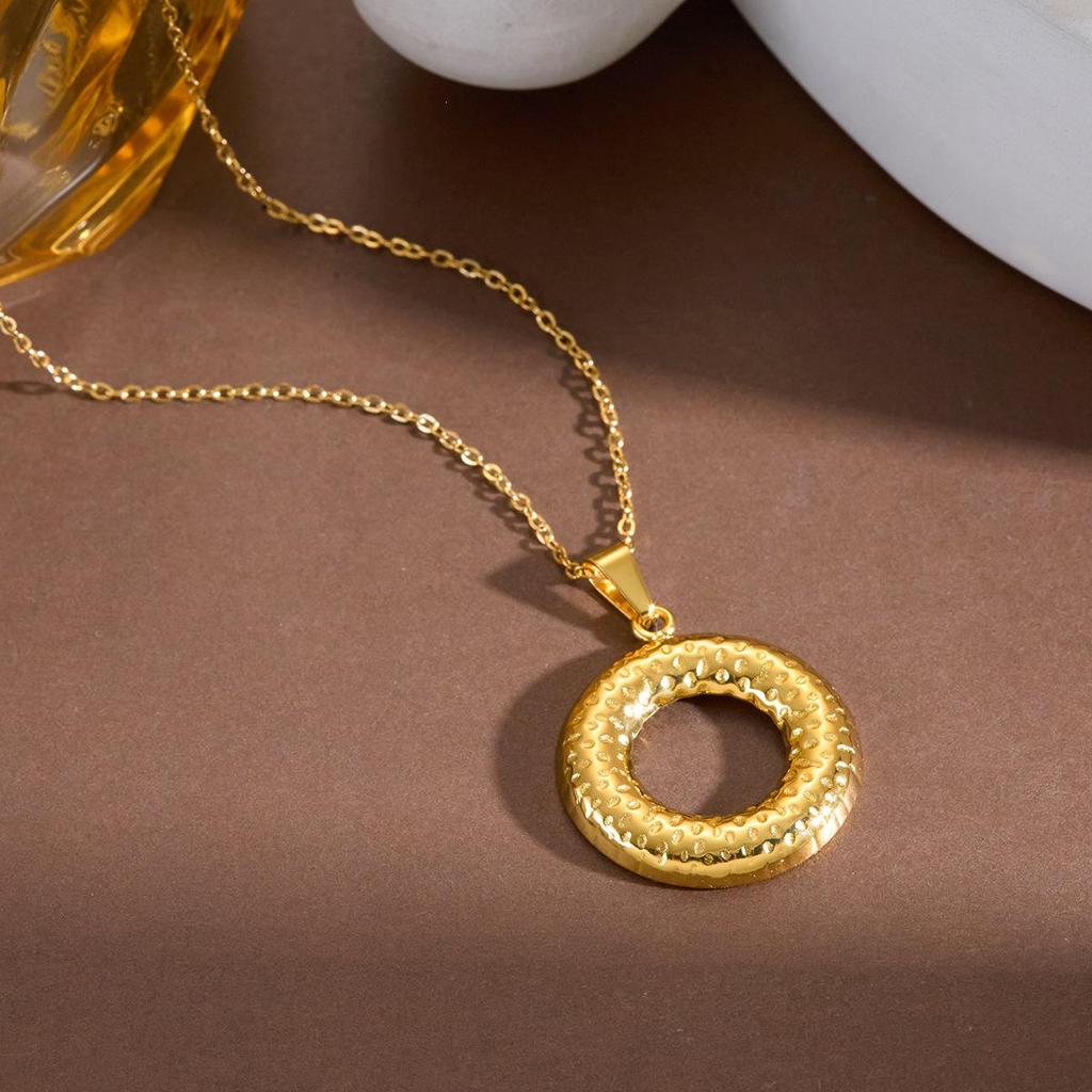 Personalized 18K Gold Coin Portrait Pendant Necklace - Women's European American Fashion, Round Titanium Steel Clavicle Chain