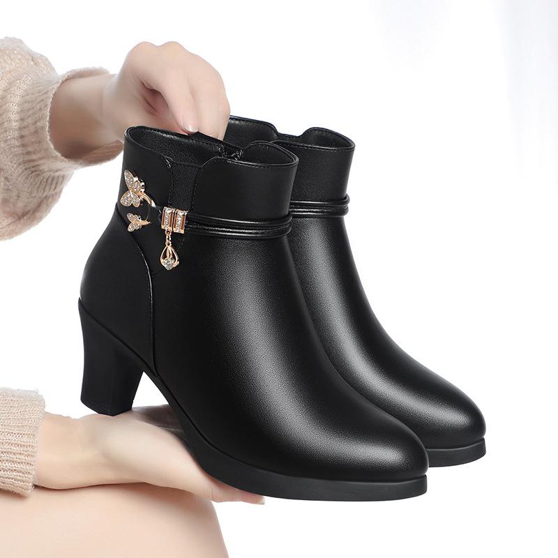 Mom Shoes Autumn and Winter Leather Shoes Velvet New Middle Heel Short Boots Tapered Heel Fashion Boots    and Elderly Warm Cotton Shoes