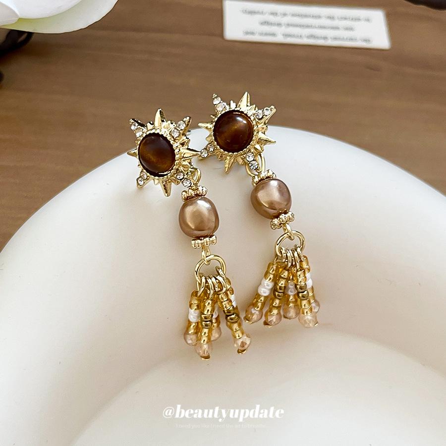 Antique Resin Pearl Tassel Stud Earrings - Silver Needle, High-End Retro Fashion for Women