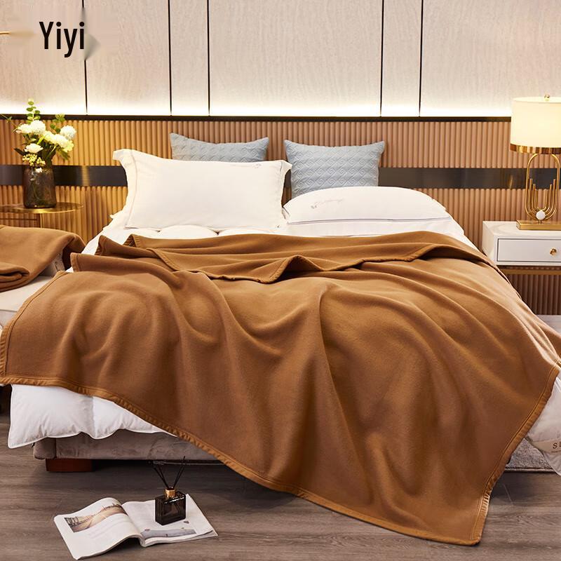 Yiyiai Double-Sided Fleece Blanket