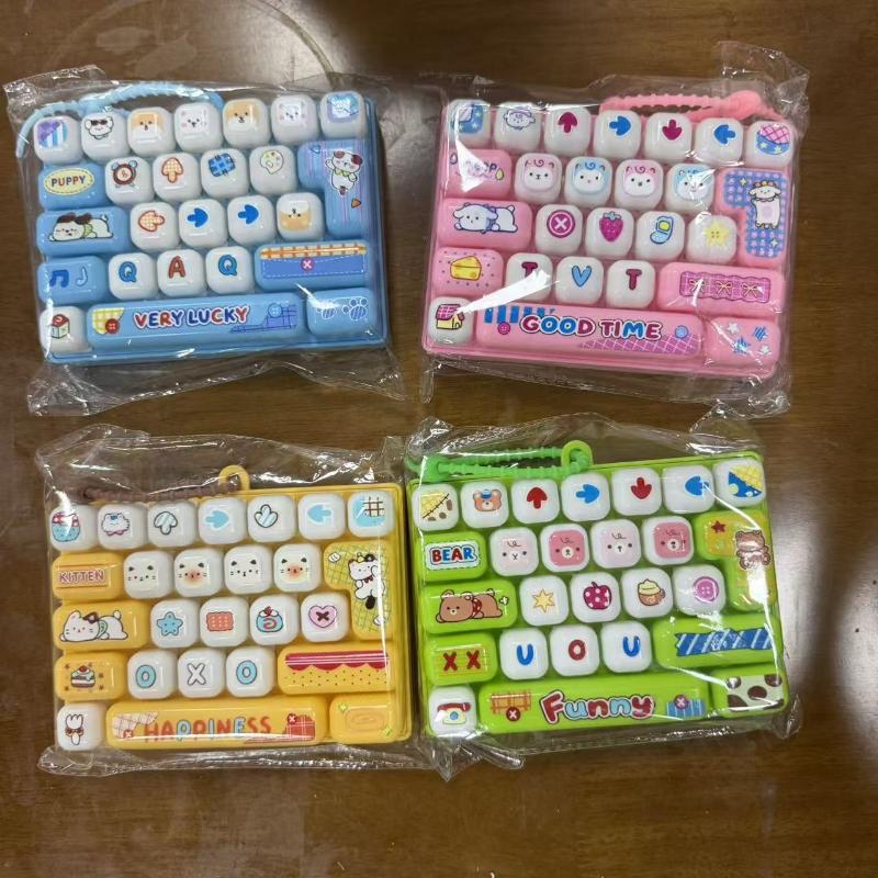 1Pcs Student Backpack Keychain 26 Key Simulated Keyboard Pressure Release Bell Pendant Desktop Animal Decoration