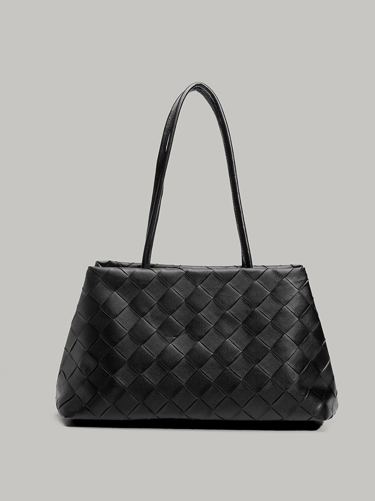 

Vintage sweet cool babes shoulder armpit bag women s niche high-end woven handbag commuter versatile tote bag чёрный