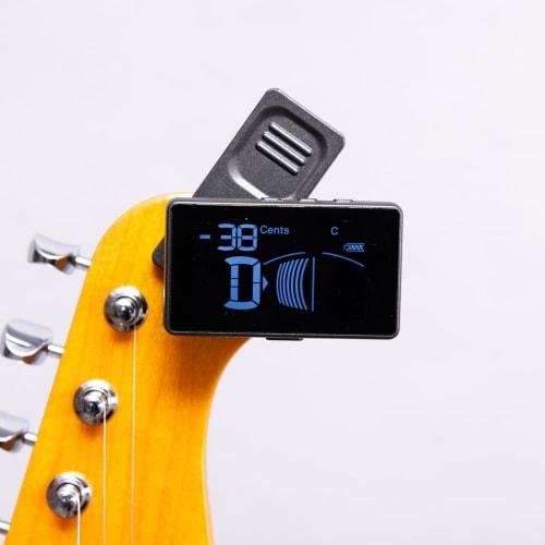 Louis LCT-Z II BLK Clip-on Tuner with USB Type-C Charging, Beginner Tuning Mode, Compatible with Guitars, Bass, and Ukuleles